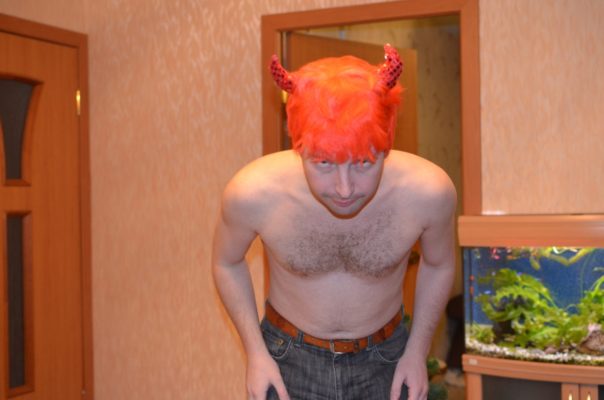 Несколько лет я записывал небольшие видеообращения - нумерованные "иванески". Больше для того, чтобы понять, способен ли я вообще что-то говорить на камеру.